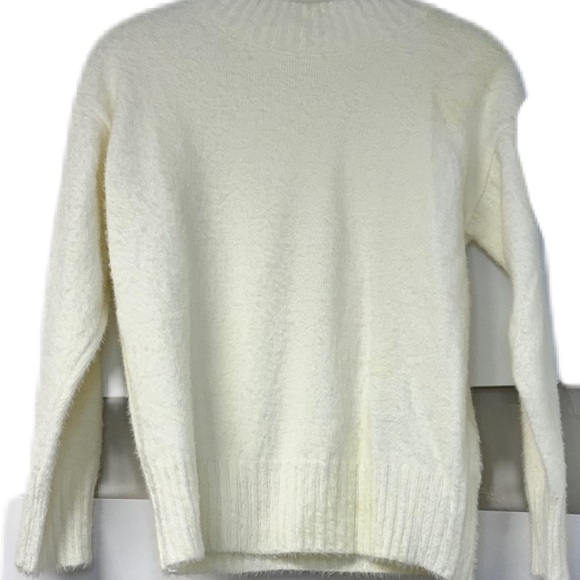 Tops - Woman’s super soft cropped mock neck turtleneck sz s ivory long sleeve blouse